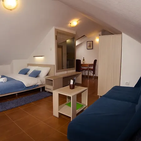 R-club Old Town Apartment Budva